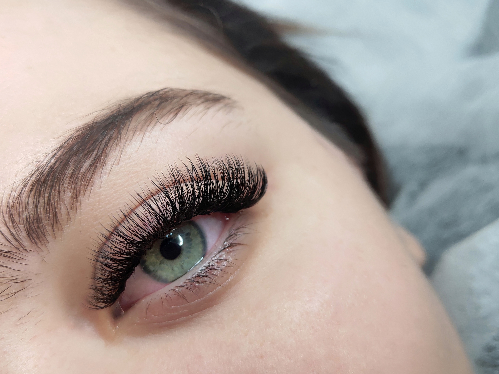 Lash Extensions with Green Eyes 